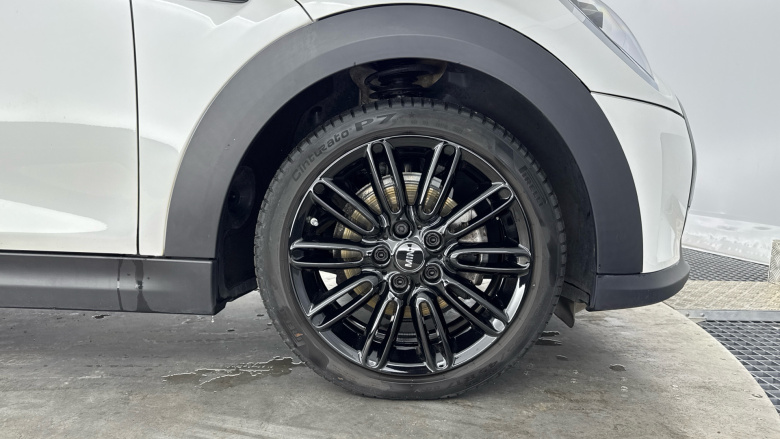 MINI Hatchback 1.5 Cooper Exclusive 3dr Auto Petrol Hatchback